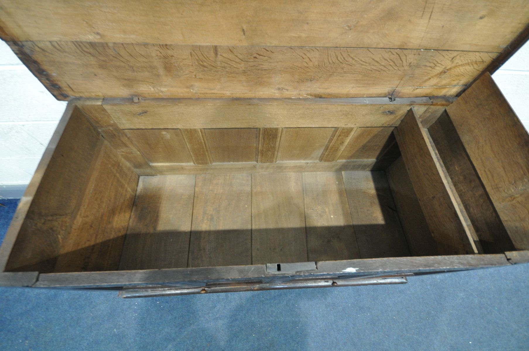 AN 18TH CENTURY OAK MULE CHEST, the hinged plank top enclosing a candle box, and panelled front - Image 4 of 5