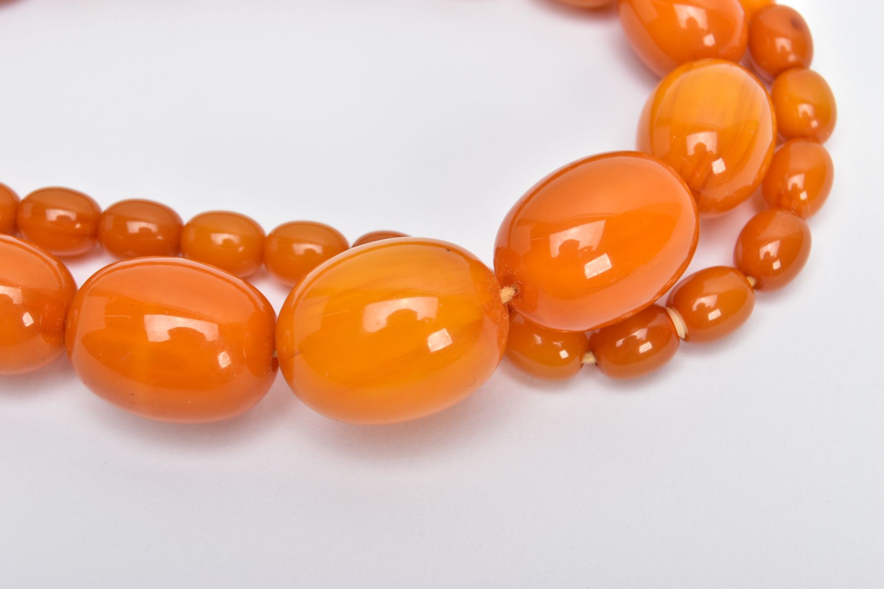 A GRADUATED AMBER COLOUR BAKELITE BEAD NECKLACE, oval graduated beads, largest measuring - Image 2 of 3