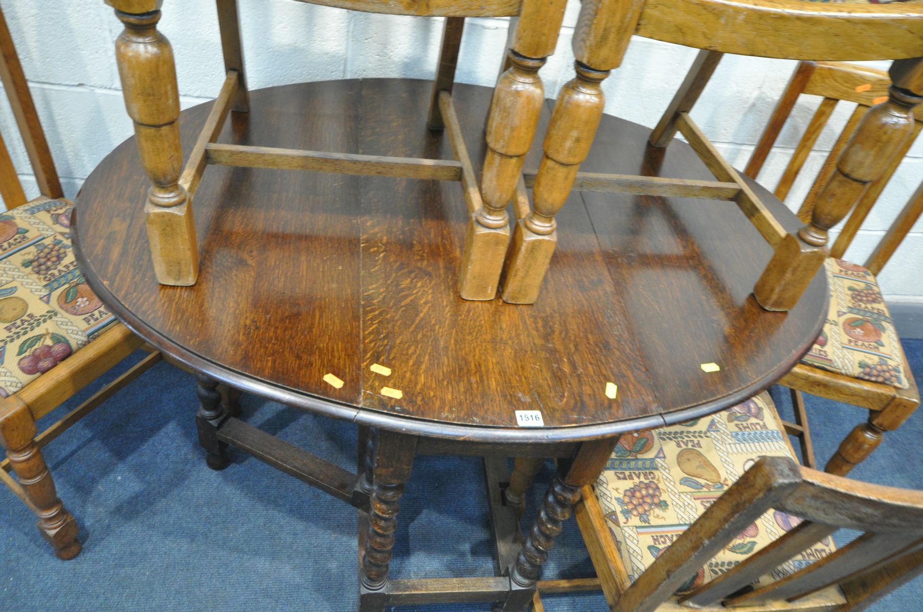 AN OAK BARLEY TWIST GATE LEG TABLE, open length 122cm x closed length 42cm x depth 89cm x height - Image 2 of 3