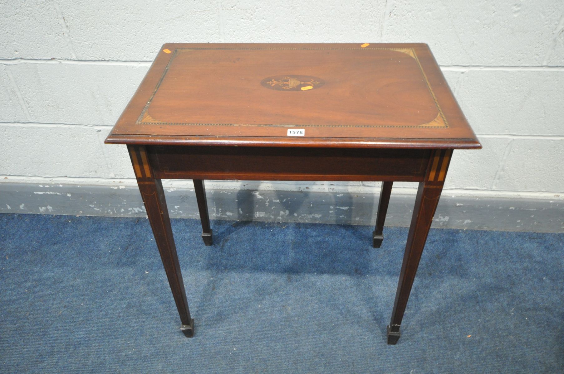 AN EDWARDIAN MAHOGANY AND INLAID RECTANGULAR SIDE TABLE, with a single drawer on square tapered legs