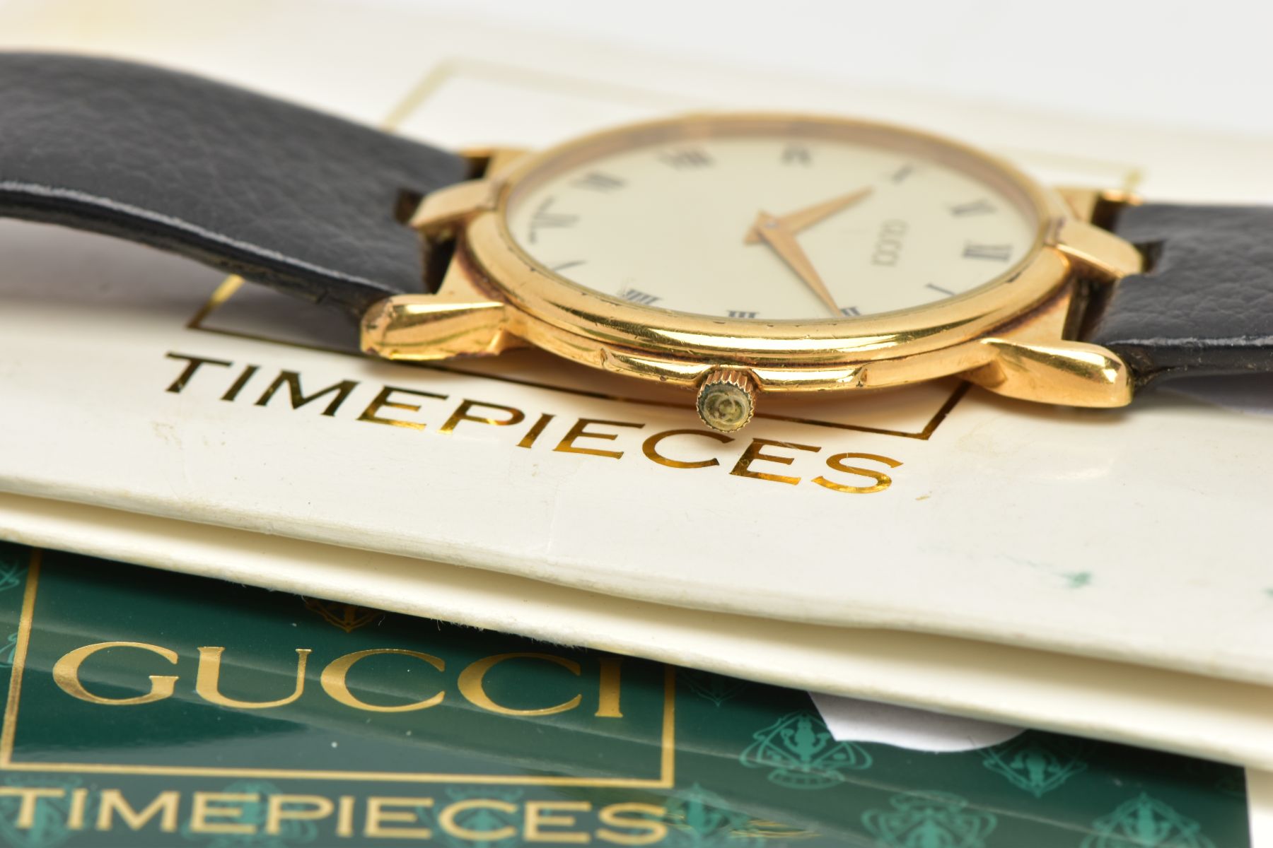 A GENTS 'GUCCI' WRISTWATCH, round cream dial signed 'Gucci', Roman numerals, gold tone hands, within - Image 5 of 5
