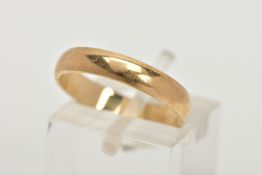 A 9CT GOLD BAND RING, plain polished band with a milgrain rim, hallmarked 9ct London, ring size M,