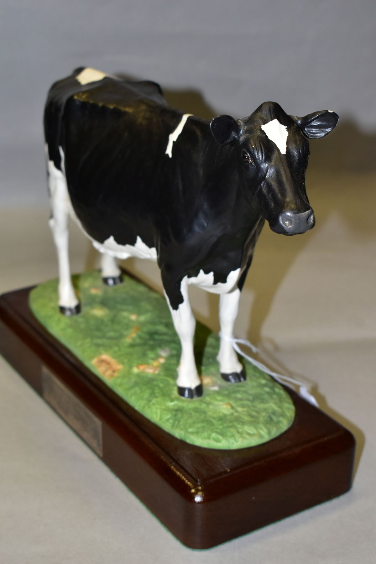 A SHEBEG ISLE OF MAN POTTERY FRESIAN COW, modelled by John Harpur, numbered 112, mounted to a wooden - Image 4 of 4