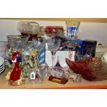 A GROUP OF COLOURED AND CLEAR GLASSWARE, including a boxed Dartington Crystal Sweet-Pea vase from