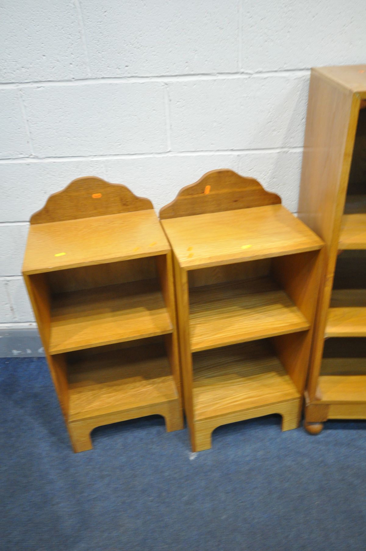 A LIGHT OAK STORAGE CABINET, with two shelves and two dividers, width 92cm x depth 44cm x height - Image 2 of 3