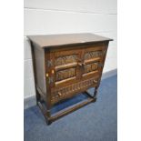 A LATE 20TH CENTURY OAK CARVED TWO DOOR LINENFOLD CUPBOARD, with a single drawer, width 76cm x depth
