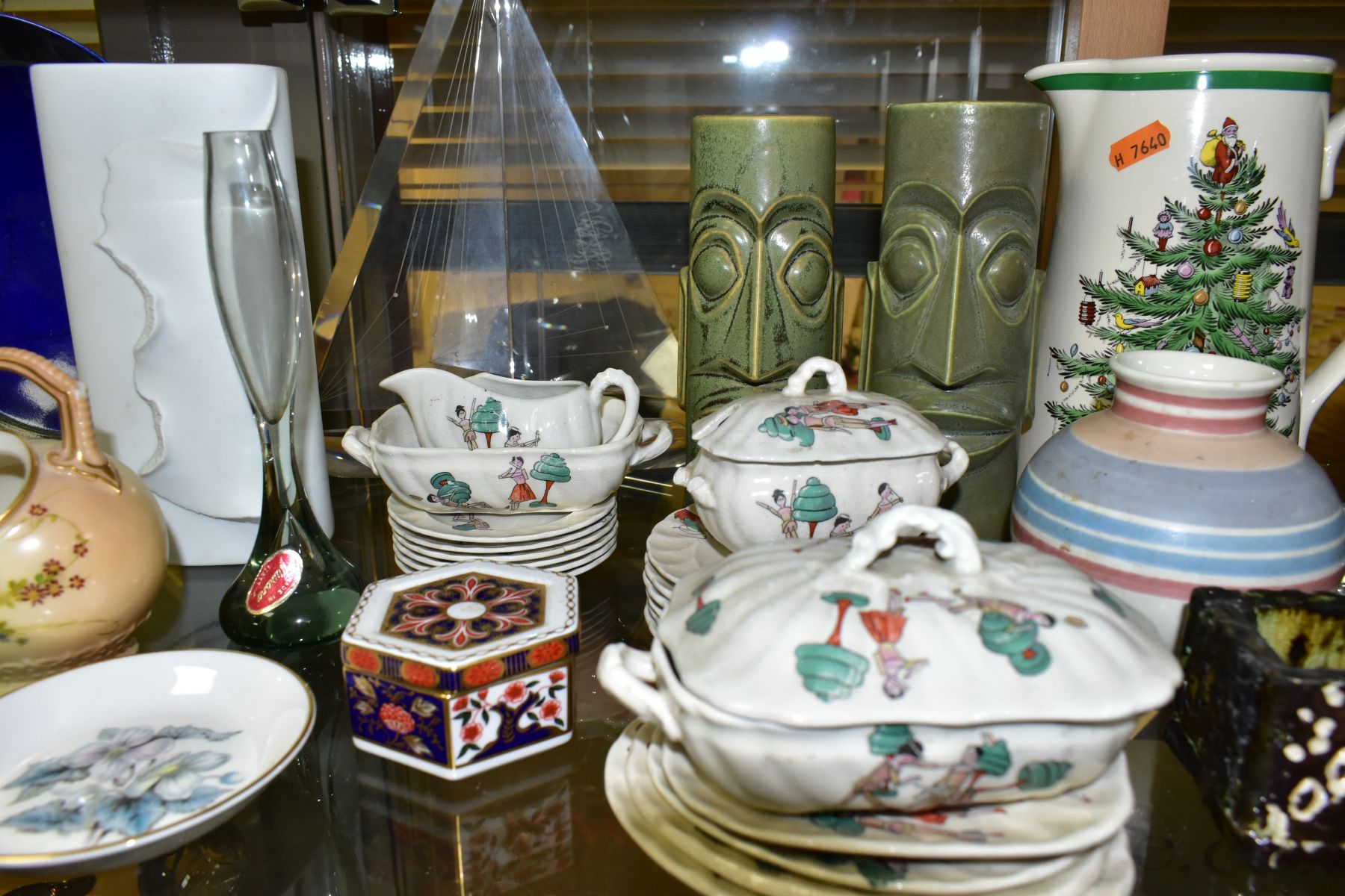 ASSORTED CERAMICS AND GLASSWARE INCLUDING SPODE, WEDGWOOD AND ROYAL CROWN DERBY, a - Image 6 of 14