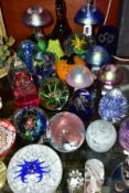 A COLLECTION OF TWENTY EIGHT MODERN GLASS PAPERWEIGHTS AND ANIMAL ORNAMENTS, including a
