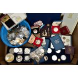 A LARGE CARDBOARD BOX OF MIXED COINS AND COMMEMORATIVES TO INCLUDE, a plastic bag with large amounts