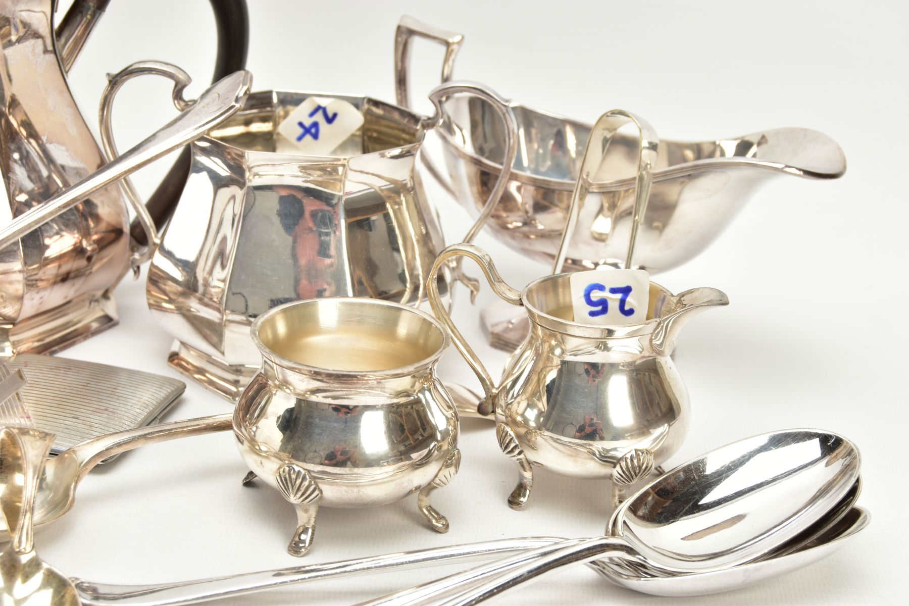 A TEA SERVICE SET AND CUTLERY, to include a silver-plated four piece faceted tea set, together - Bild 4 aus 6