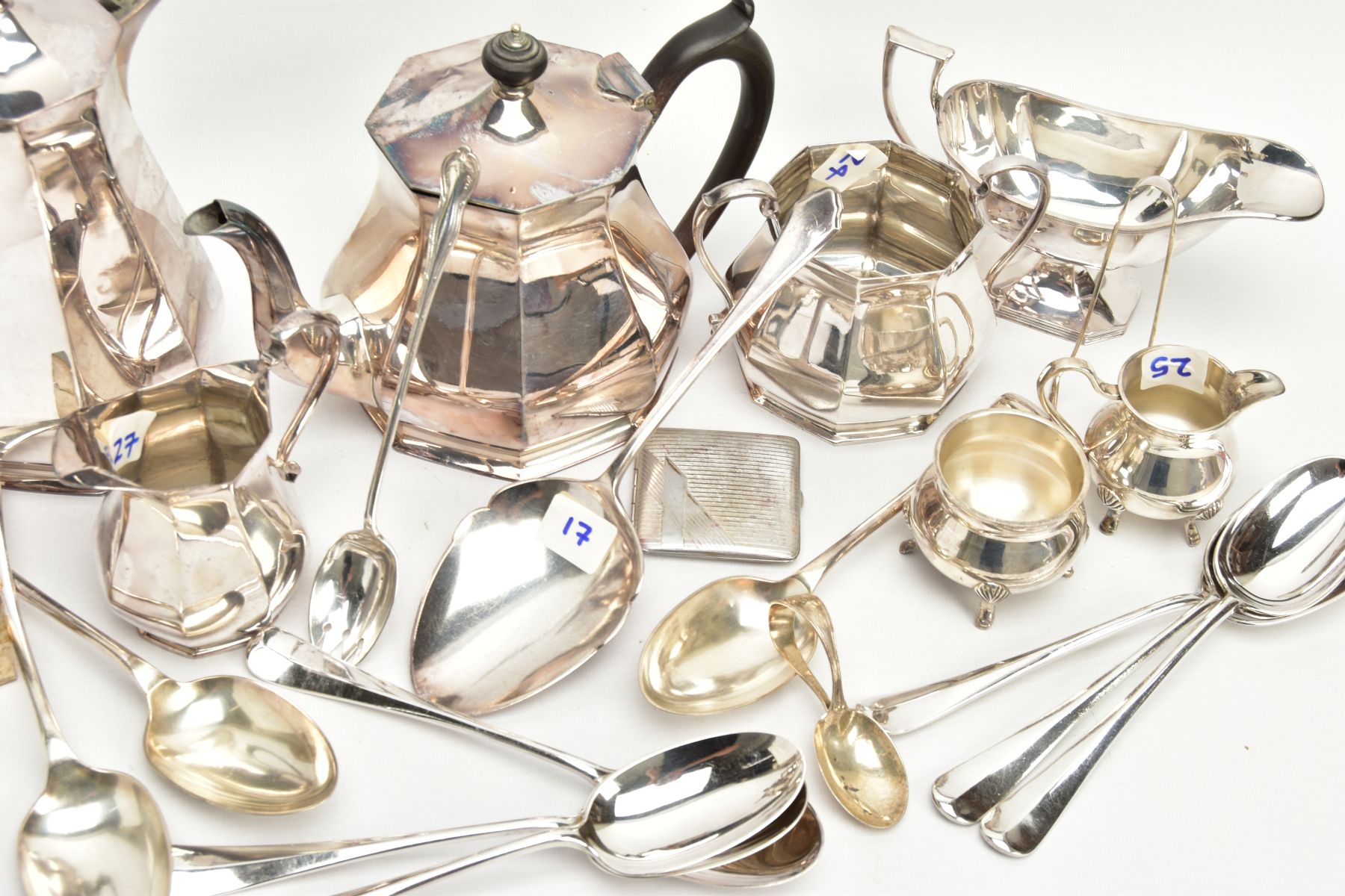 A TEA SERVICE SET AND CUTLERY, to include a silver-plated four piece faceted tea set, together - Bild 6 aus 6