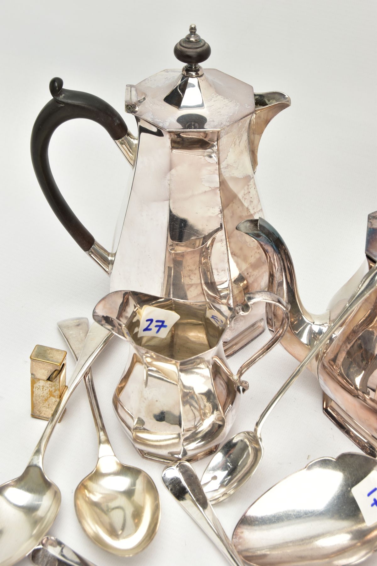 A TEA SERVICE SET AND CUTLERY, to include a silver-plated four piece faceted tea set, together - Bild 5 aus 6
