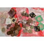 A BAG OF ASSORTED OLD COINS AND COMMEMORATIVES, coins to include old British Half-penny's, one