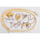 AN ASSORTMENT OF 9CT GOLD AND YELLOW METAL JEWELLERY ITEMS, to include a yellow gold heart