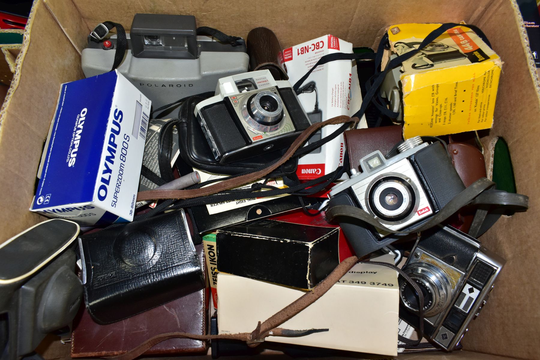 FIVE BOXES AND LOOSE PHOTOGRAPHY EQUIPMENT, including assorted Kodak and other used cameras, empty - Image 7 of 8