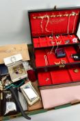 A BOX OF ASSORTED ITEMS, to include a black and gold detailed jewellery box with a small quantity of