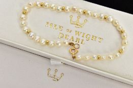 A CULTURED PEARL BRACELET, cultured white button pearls every three pearls interspaced with a yellow