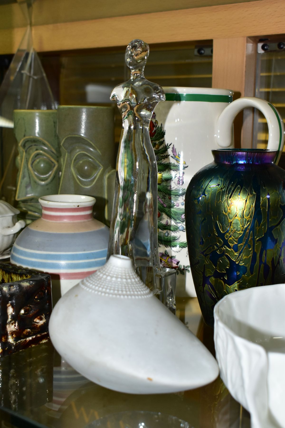 ASSORTED CERAMICS AND GLASSWARE INCLUDING SPODE, WEDGWOOD AND ROYAL CROWN DERBY, a - Image 10 of 14