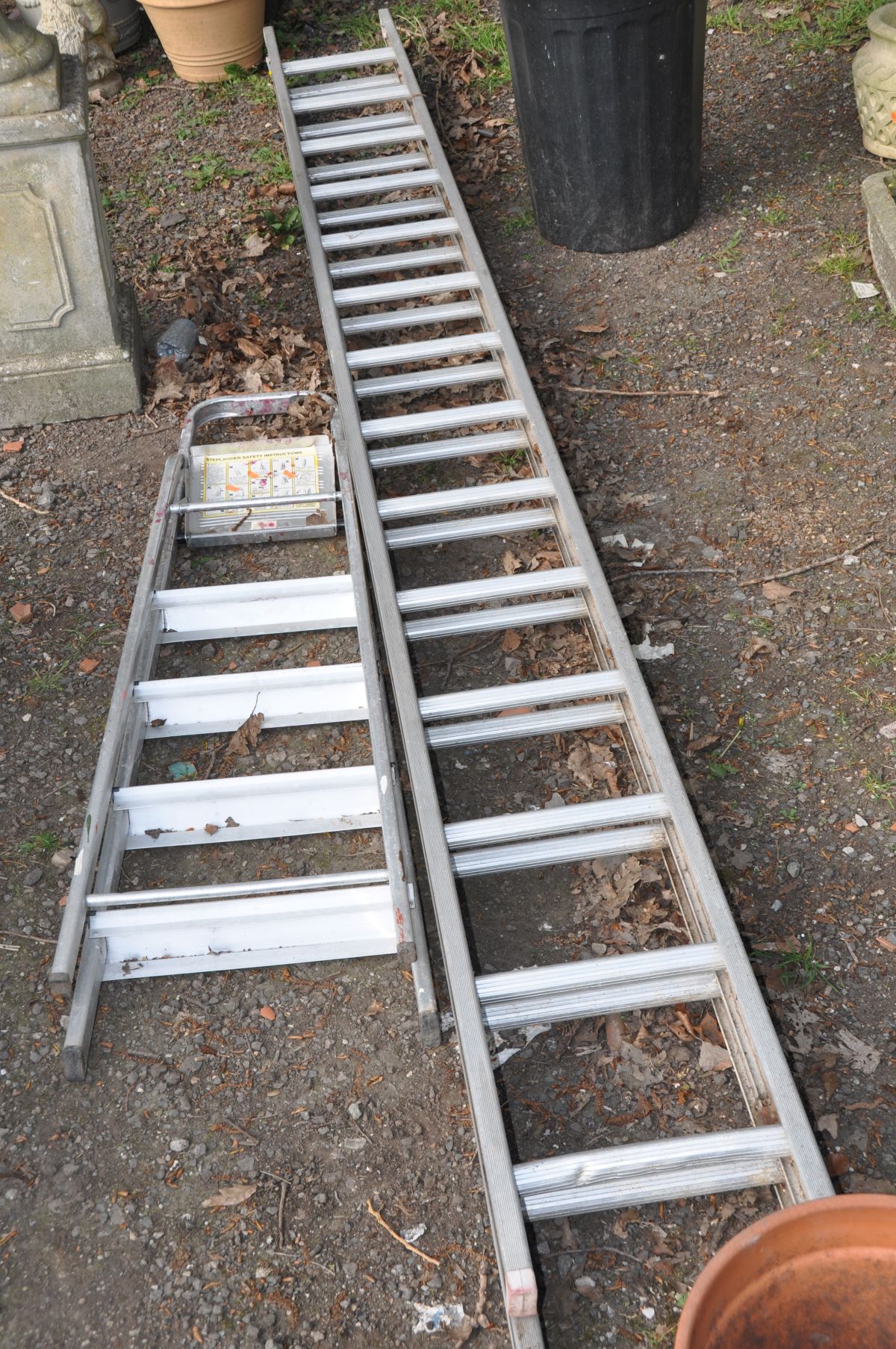 A 4M DOUBLE EXTENSION ALUMINIUM LADDERS together with a set of step ladders and a quantity of garden