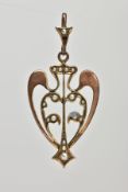 AN EARLY 20TH CENTURY LAVALIER PENDANT, a 9ct yellow gold pendant, approximate length 43mm,