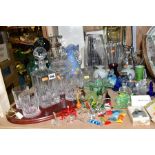 A GROUP OF COLOURED AND CLEAR GLASSWARE, including a square decanter with four matching tumblers