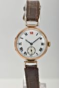 A 9CT GOLD GENTS WRISTWATCH, a hand wound movement, white dial, approximate width 32mm, Roman