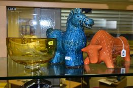 AN 'ENGLISH ANTIQUE GLASS' FOOTED AMBER BOWL AND TWO CERAMIC ANIMAL FIGURES, the glass bowl with