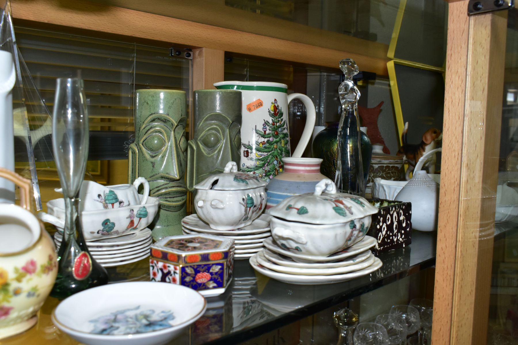 ASSORTED CERAMICS AND GLASSWARE INCLUDING SPODE, WEDGWOOD AND ROYAL CROWN DERBY, a - Image 2 of 14