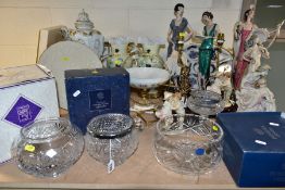 A GROUP OF DECORATIVE RESIN FIGURES, TABLE LAMPS, REPRODUCTION CERAMICS AND ASSORTED GLASSWARE,