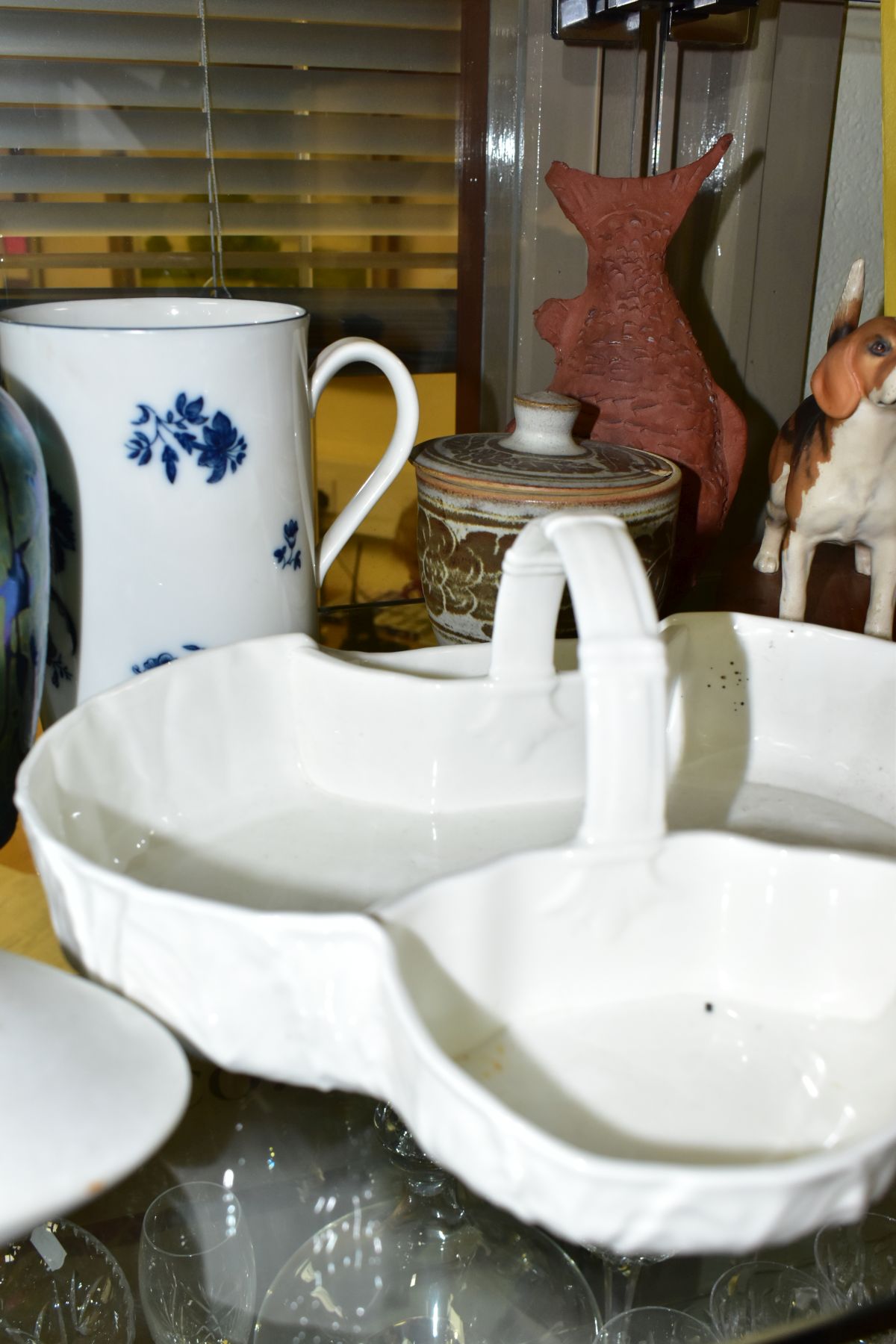 ASSORTED CERAMICS AND GLASSWARE INCLUDING SPODE, WEDGWOOD AND ROYAL CROWN DERBY, a - Image 11 of 14