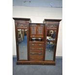 AN EDWARDIAN MAHOGANY COMPACTUM WARDROBE, with detailed foliate panels, two outer cupboard doors