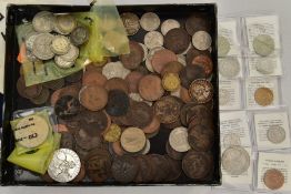 A TRAY OF MIXED COINAGE, to include William 1st to Charles II reproduction coins, commemoratives,