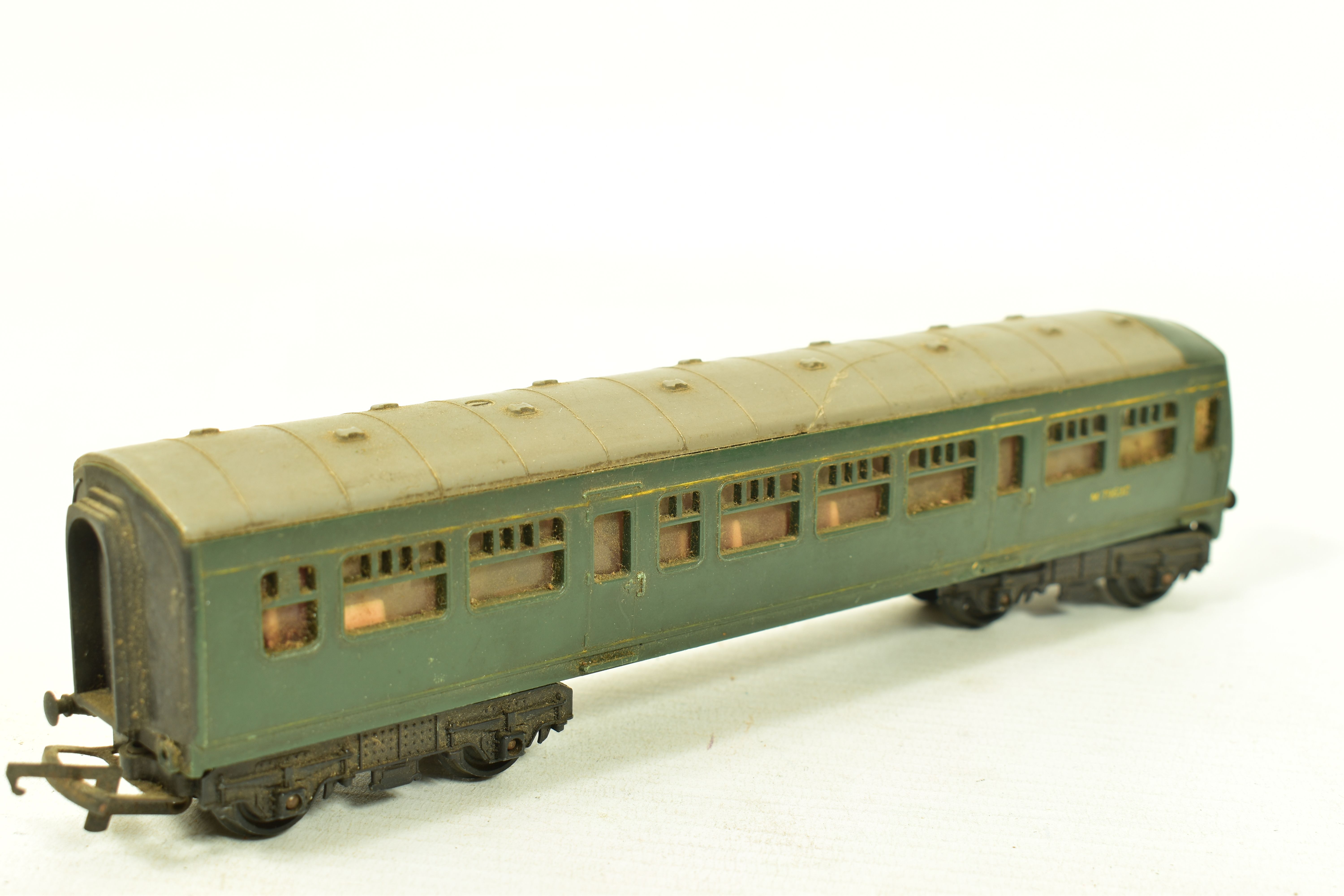 A BOXED TRI-ANG OO GAUGE TWO CAR METRO-CAMMELL D.M.U. SET, motor car No.M79079 and trailer car No. - Image 10 of 11