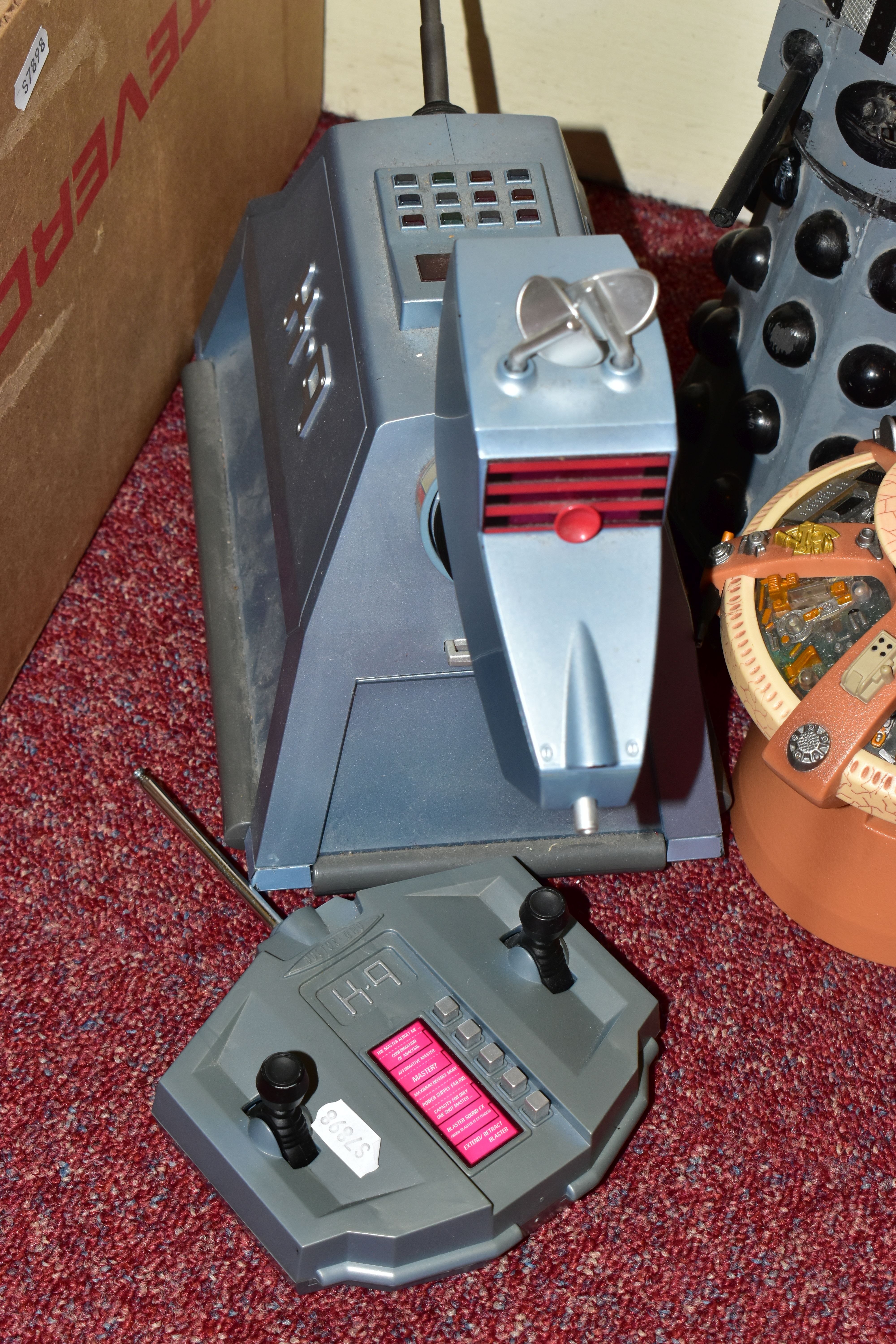 A BATTERY OPERATED REMOTE CONTROL K-9 FROM DOCTOR WHO, with two battery operated Daleks, not tested, - Image 5 of 7