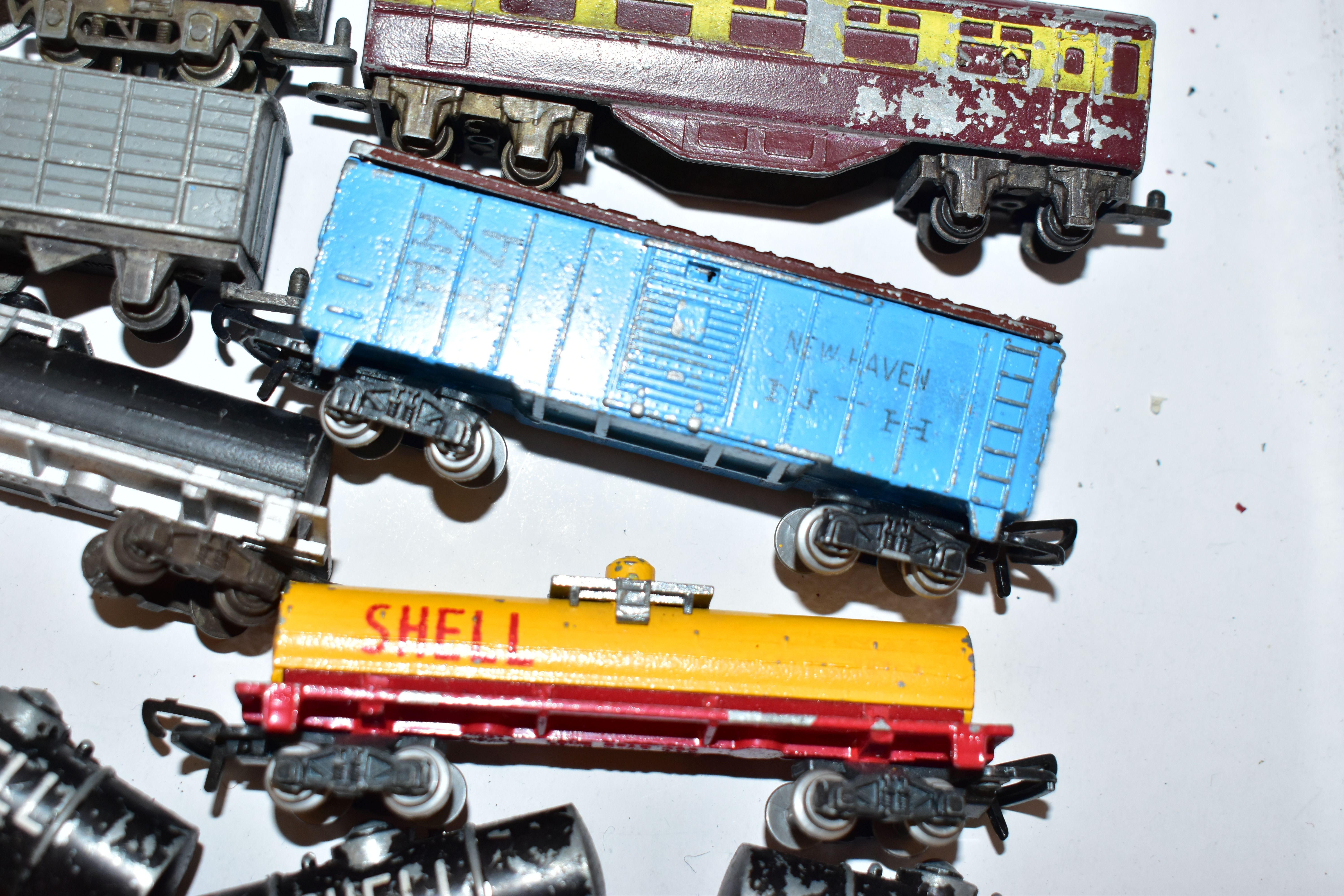 A QUANTITY OF UNBOXED AND ASSORTED LONE STAR OOO N GAUGE MODEL RAILWAY ITEMS, all are push-along - Image 8 of 8