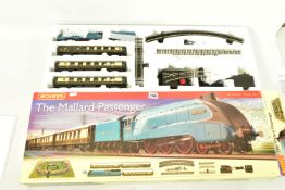 A BOXED HORNBY RAILWAYS OO GAUGE THE MALLARD PASSENGER SPECIAL EDITION TRAIN SET, No.R1103, complete