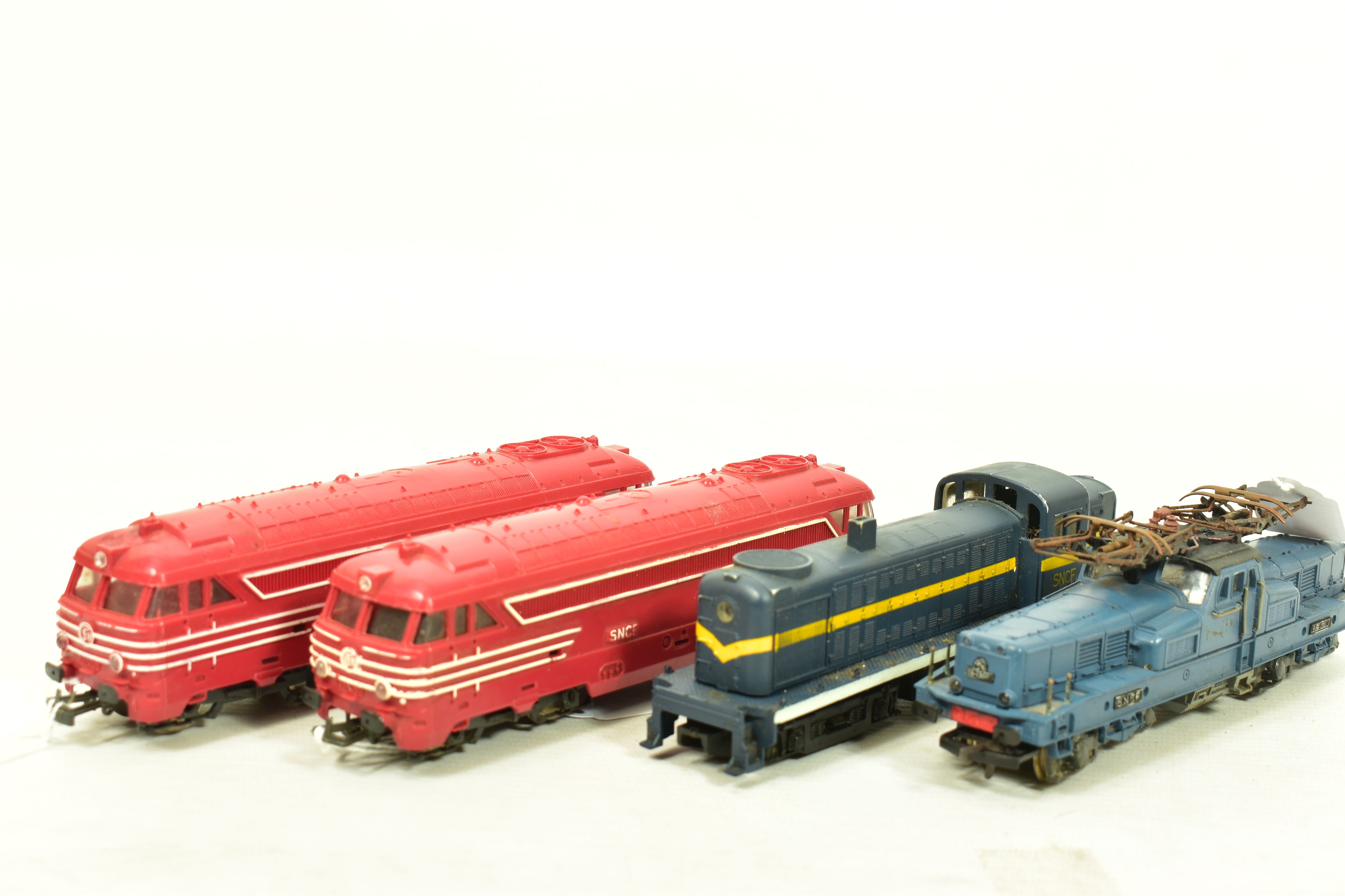 FOUR BOXED HO GAUGE S.N.C.F. LOCOMOTIVES, 2 x Jouef BB No.67001, red livery (P841), BB No.13001,