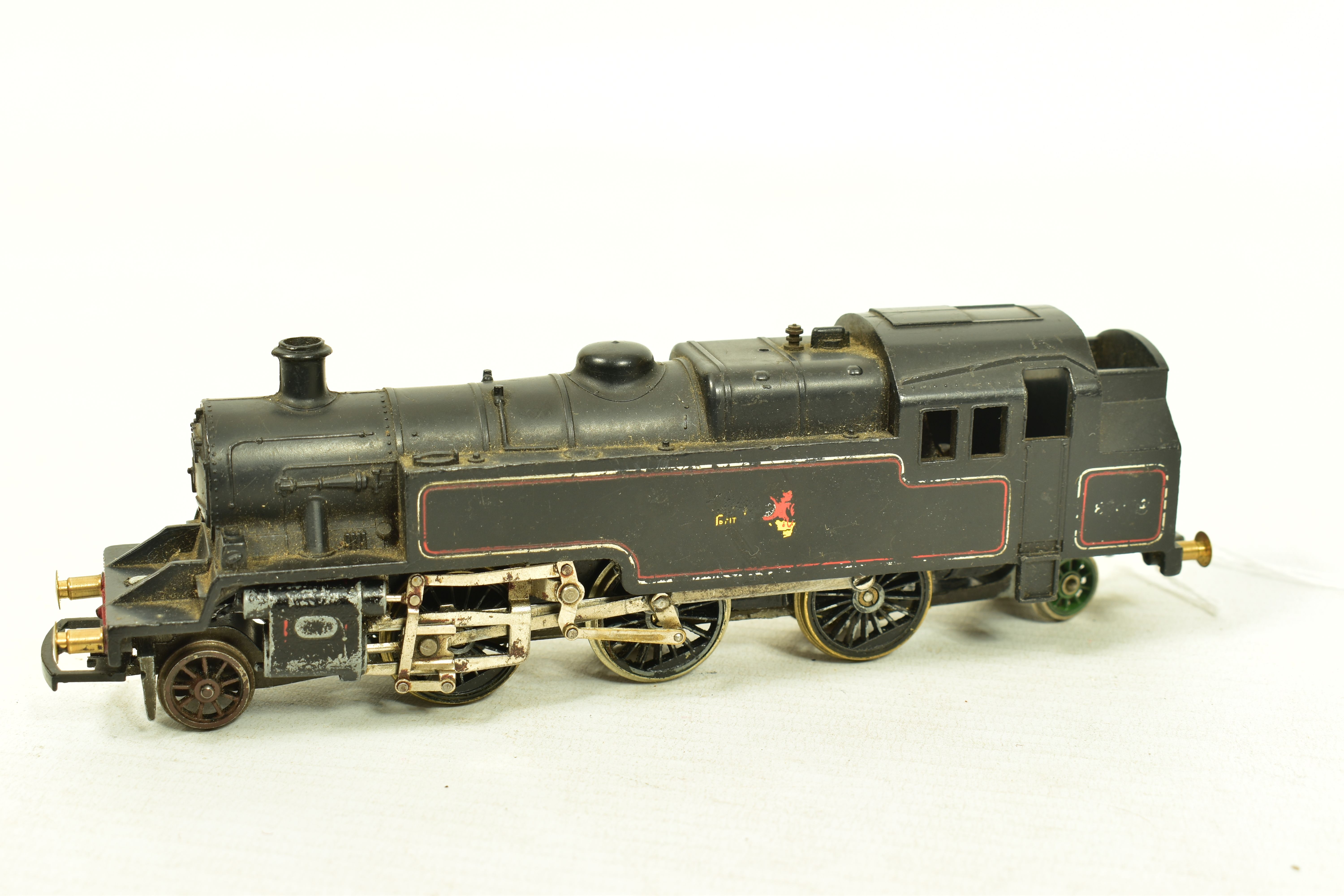 EIGHT BOXED TRI-ANG OO GAUGE CLASS 3 TANK LOCOMOTIVES, all No.82004 in B.R. green or black liveries, - Image 5 of 15