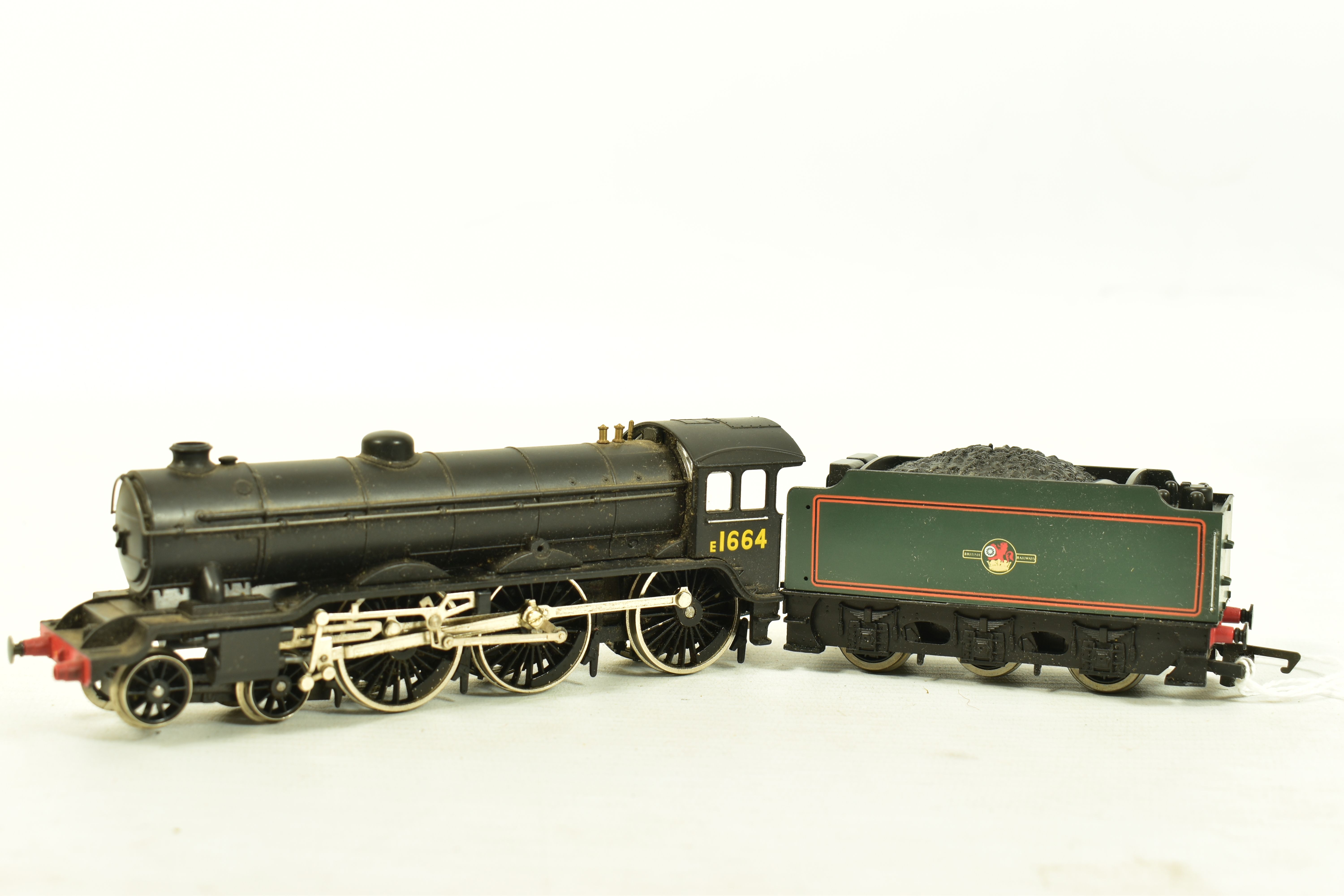 FOUR BOXED HORNBY RAILWAYS OO GAUGE LOCOMOTIVES OF L.N.E.R. ORIGIN, 'Shire/Hunt' class 'Cheshire' - Image 4 of 10