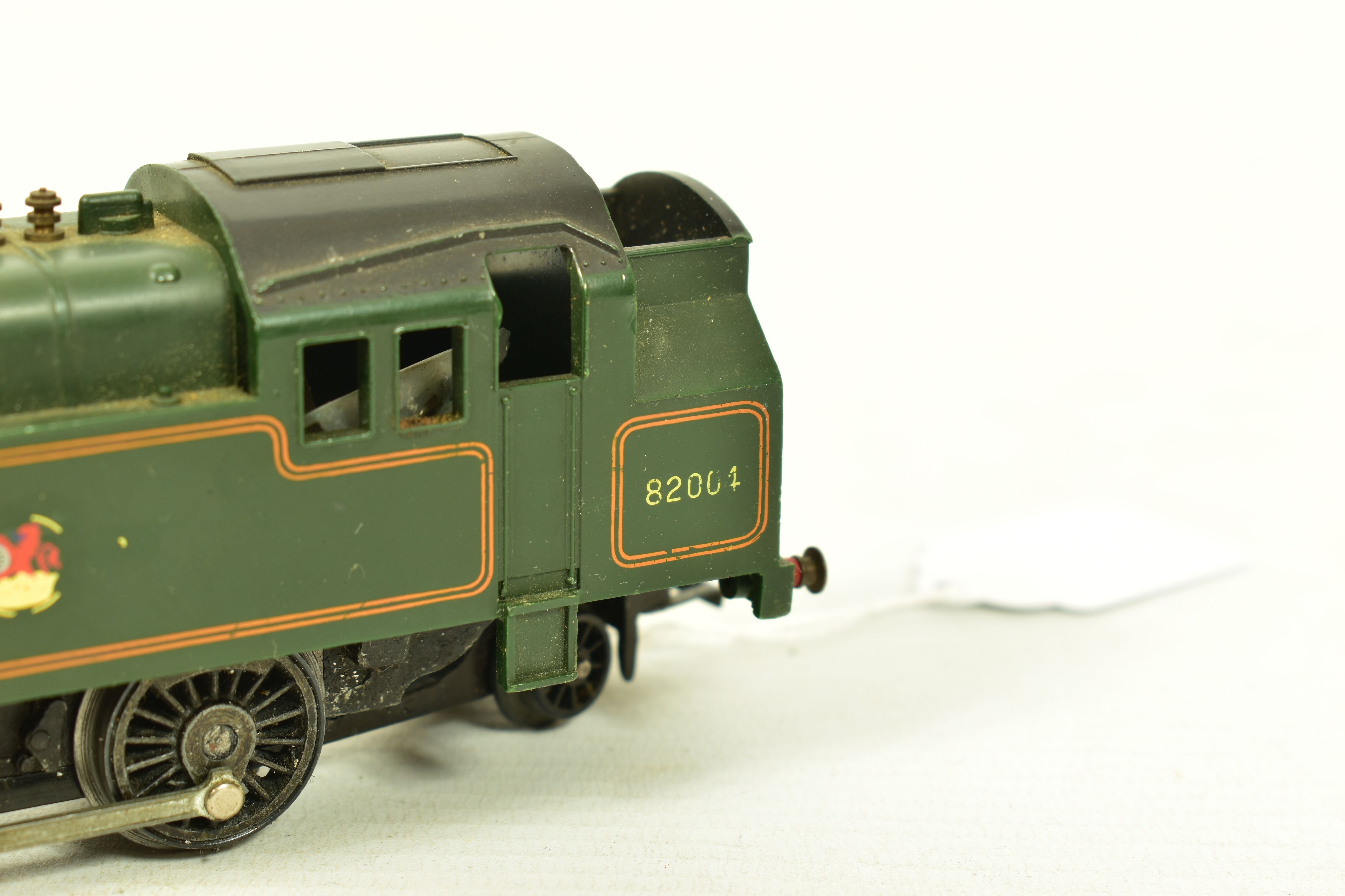 EIGHT BOXED TRI-ANG OO GAUGE CLASS 3 TANK LOCOMOTIVES, all No.82004 in B.R. green or black liveries, - Image 7 of 15