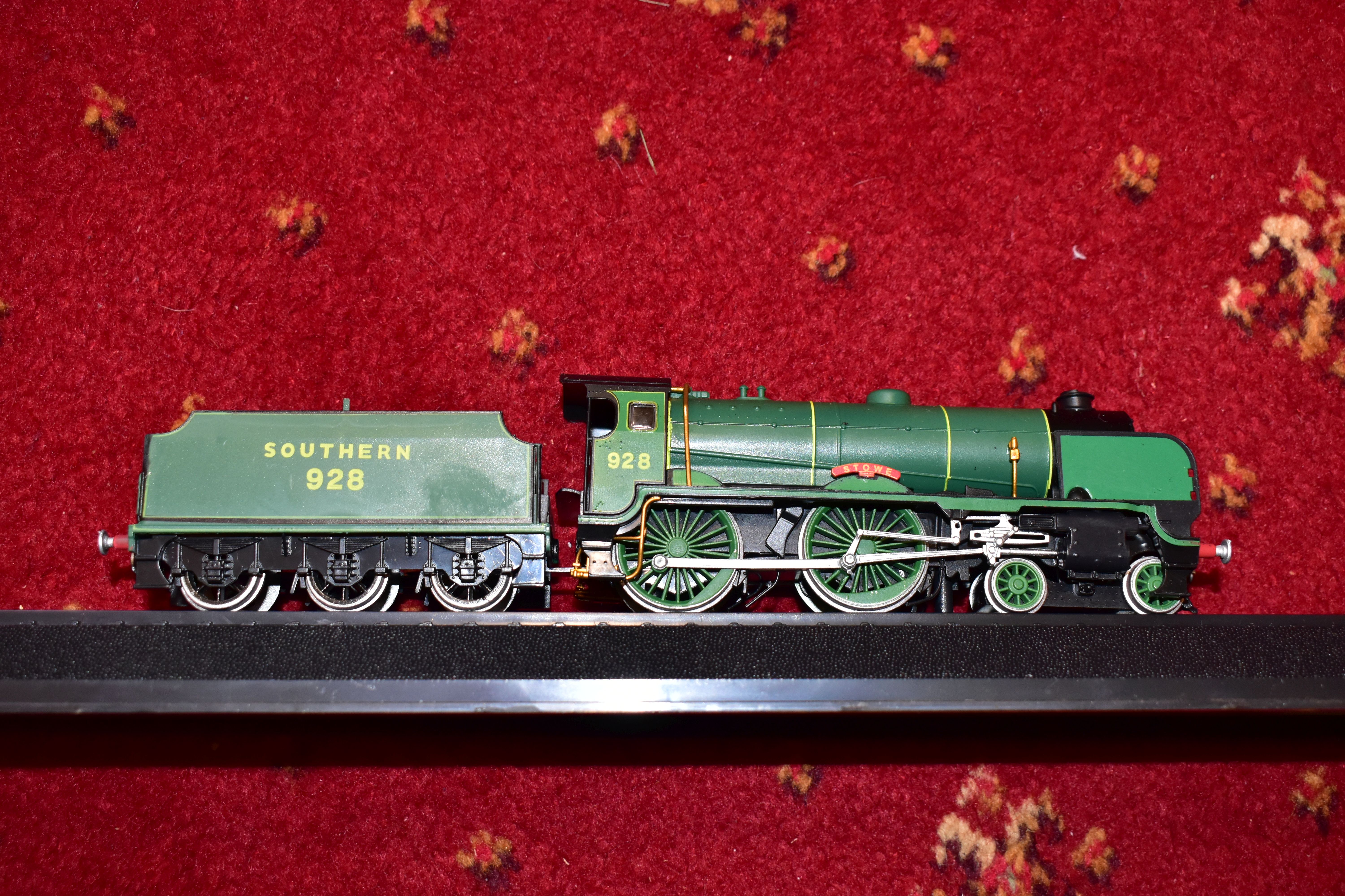A QUANTITY OF BOXED HORNBY RAILWAYS OO GAUGE ROLLING STOCK AND LINESIDE ACCESSORIES, to include Rail - Image 5 of 23