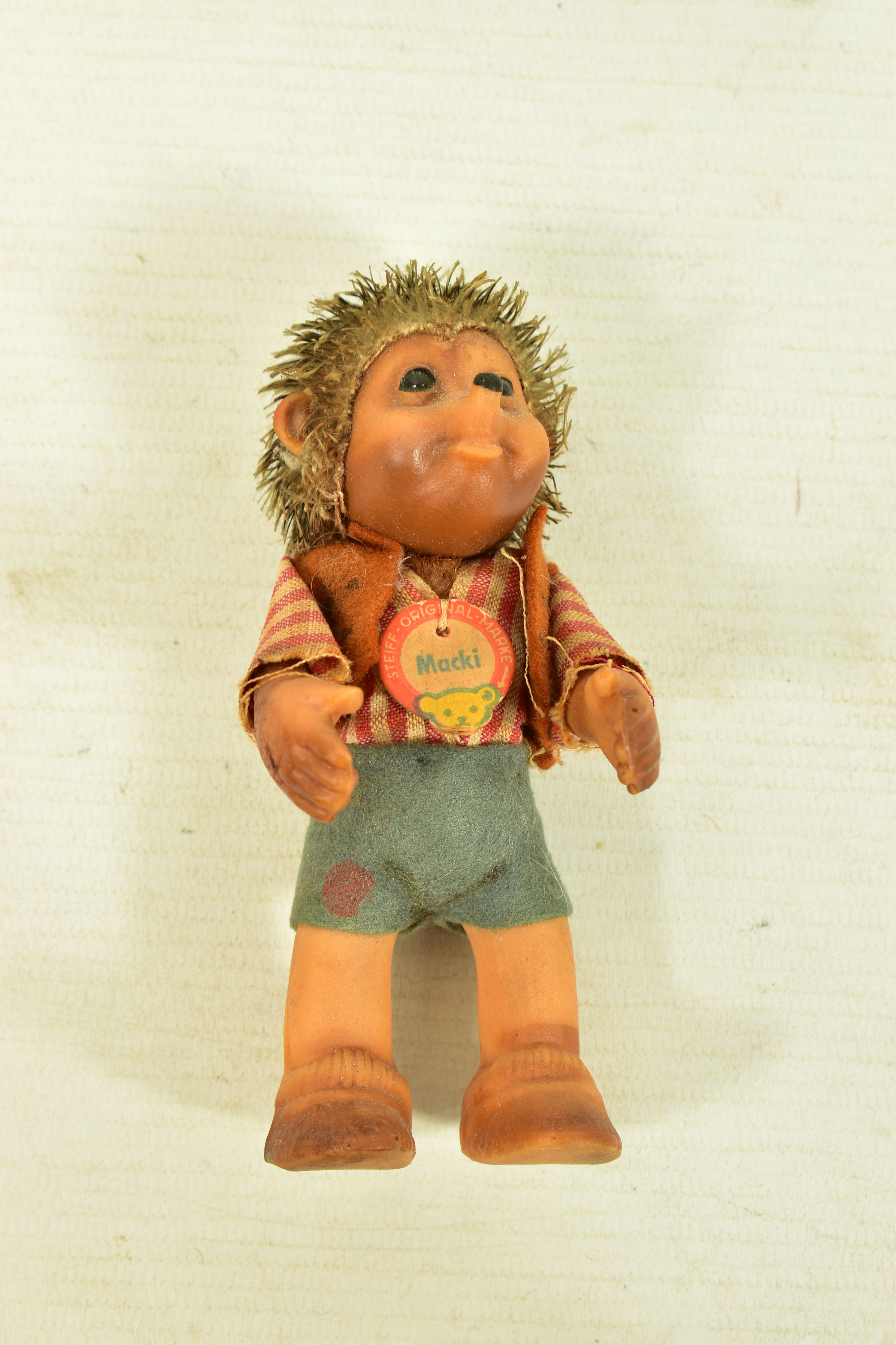 A PAIR OF VINTAGE STEIFF MUCKI AND MACKI HEDGEHOG FIGURES, both with swing tags, both appear - Image 2 of 5