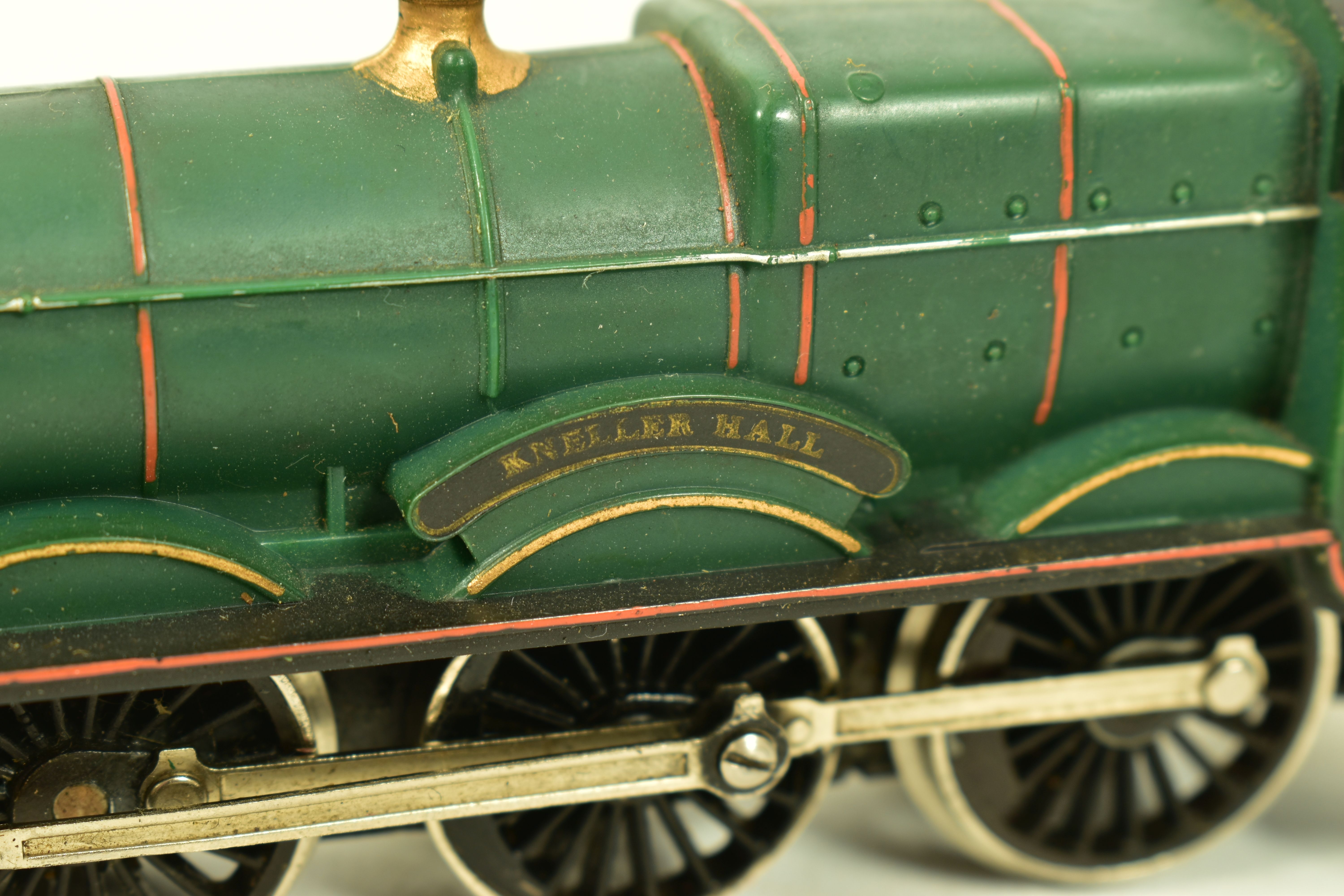 FOUR BOXED HORNBY RAILWAYS OO GAUGE HALL CLASS LOCOMOTIVES, 'Kneller Hall' No.5934, G.W.R. green - Image 6 of 13