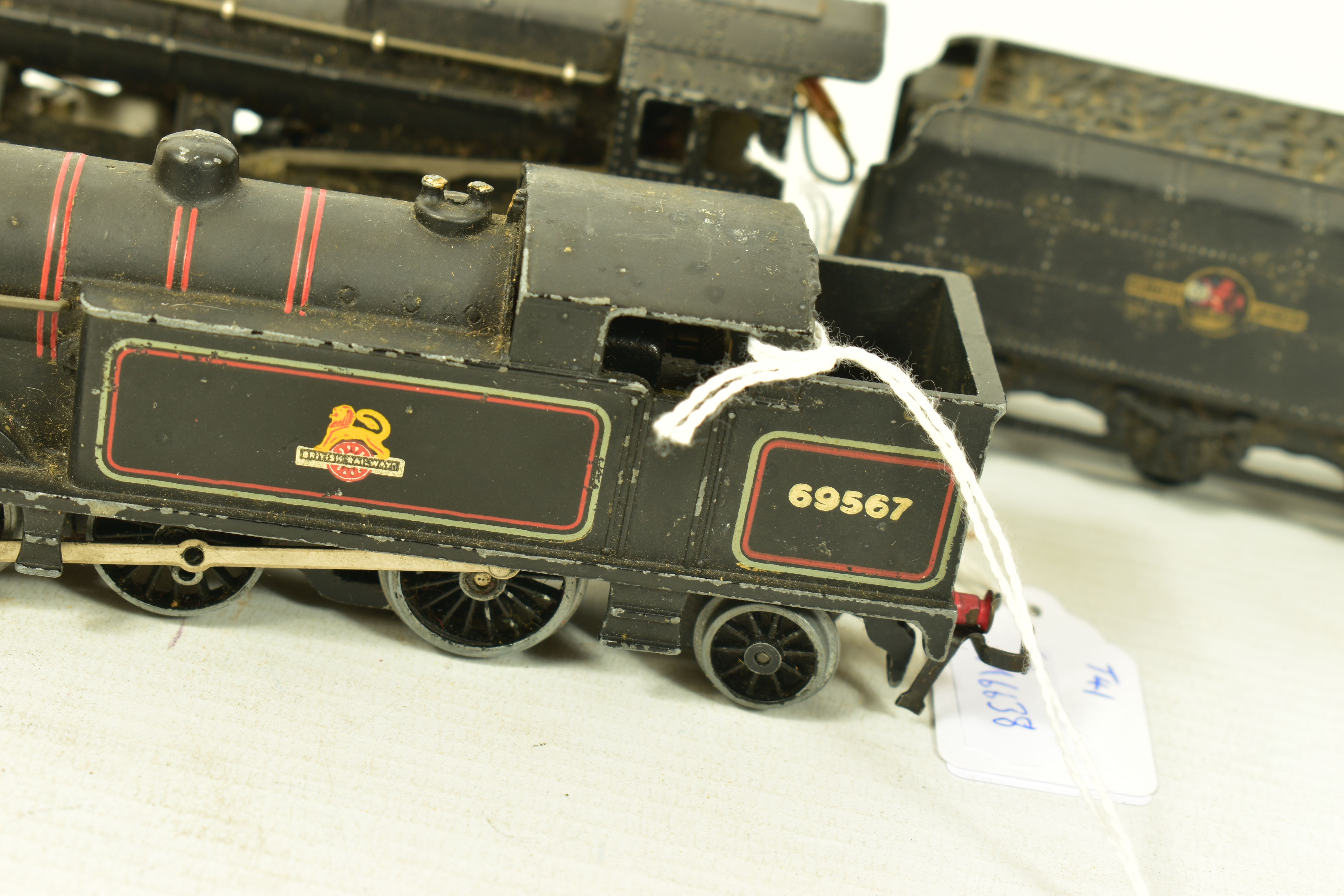 AN UNBOXED HORNBY DUBLO CLASS 8F LOCOMOTIVE AND TENDER, No.48158, B.R. black livery (LT25/3225), - Image 2 of 9