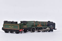 A BOXED HORNBY DUBLO REBUILT WEST COUNTRY CLASS LOCOMOTIVE, 'Barnstaple' No.34005, B.R. lined