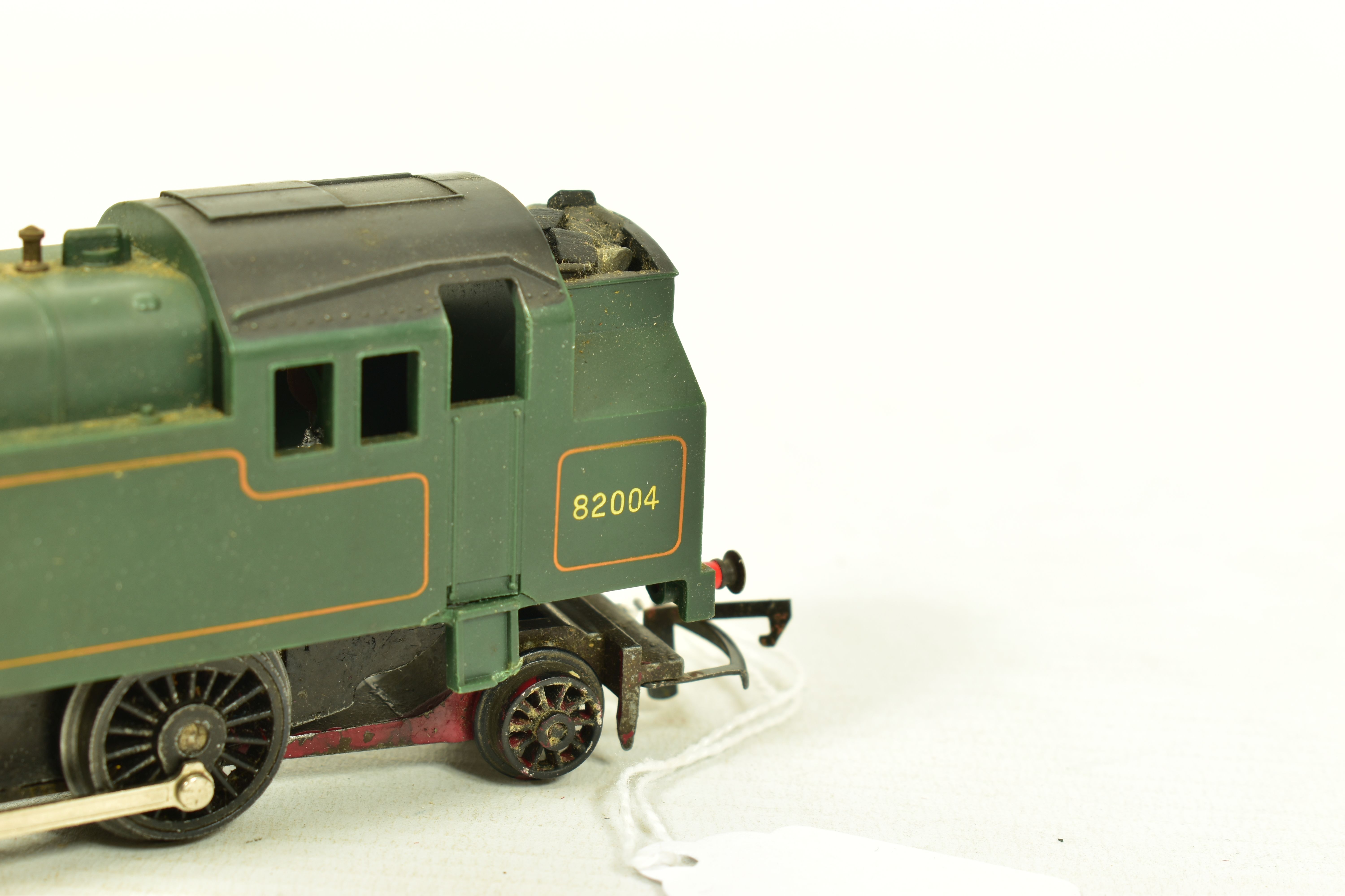 EIGHT BOXED TRI-ANG OO GAUGE CLASS 3 TANK LOCOMOTIVES, all No.82004 in B.R. green or black liveries, - Image 11 of 15