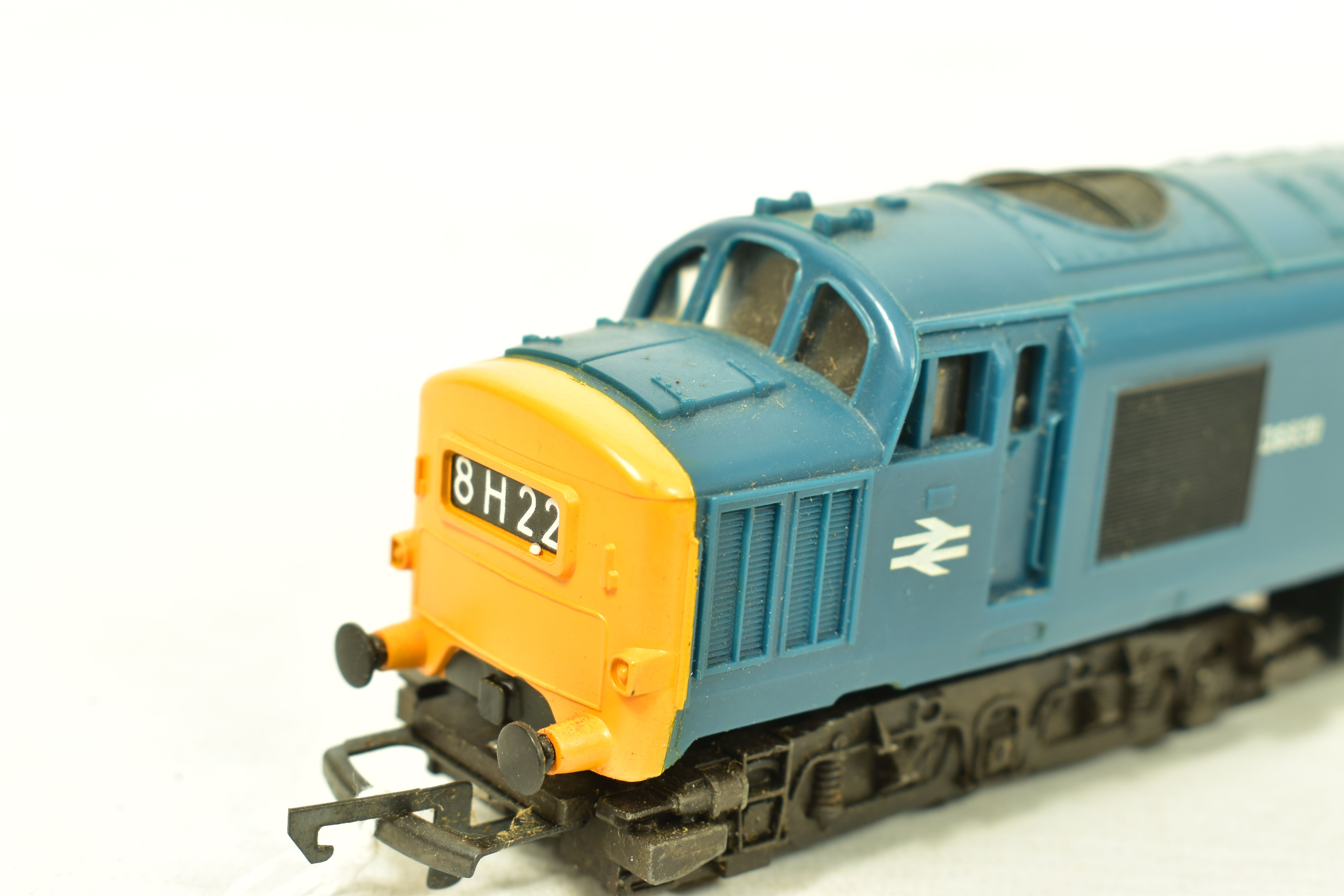 THREE BOXED TRI-ANG HORNBY OO GAUGE CLASS 35 HYMEK LOCOMOTIVES, 3 x No.D7063 and partially repainted - Image 11 of 11