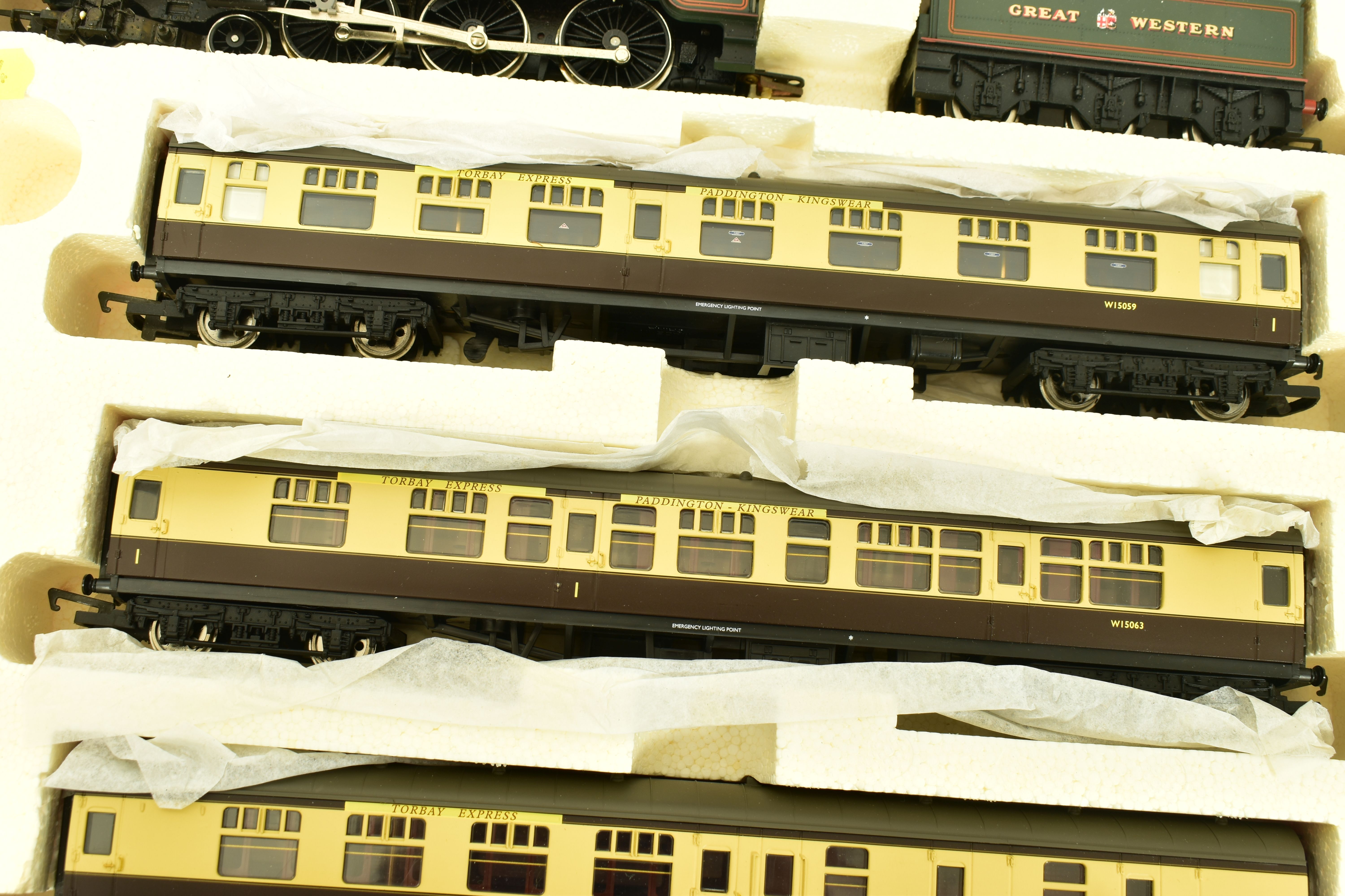 A PART BOXED HORNBY RAILWAYS OO GAUGE TORBAY EXPRESS TRAIN PACK, comprising King class locomotive ' - Image 5 of 13