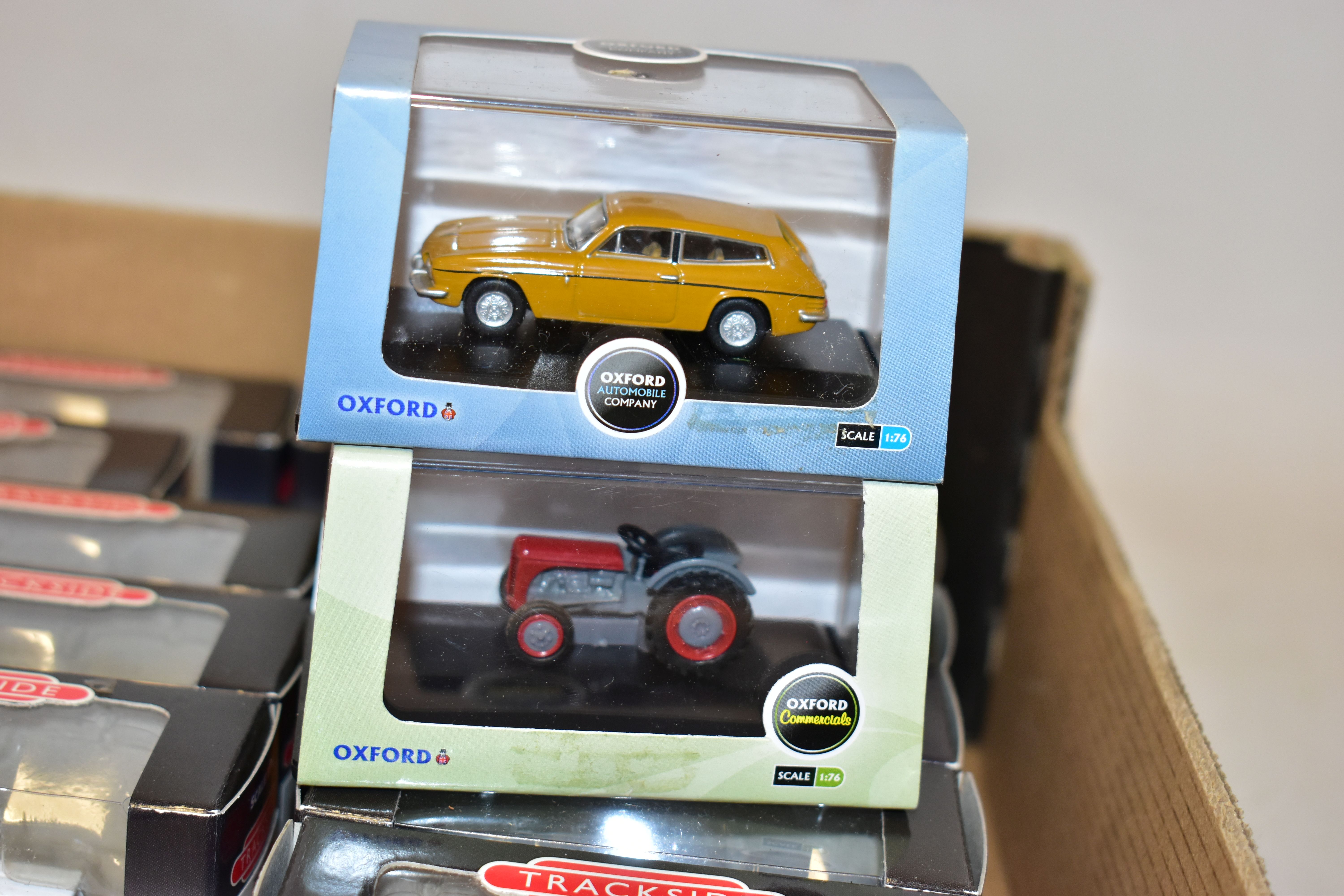 A QUANTITY OF BOXED OXFORD DIECAST AND CORGI TRACKSIDE OO AND N GAUGE DIECAST VEHICLES, all appear - Image 9 of 14