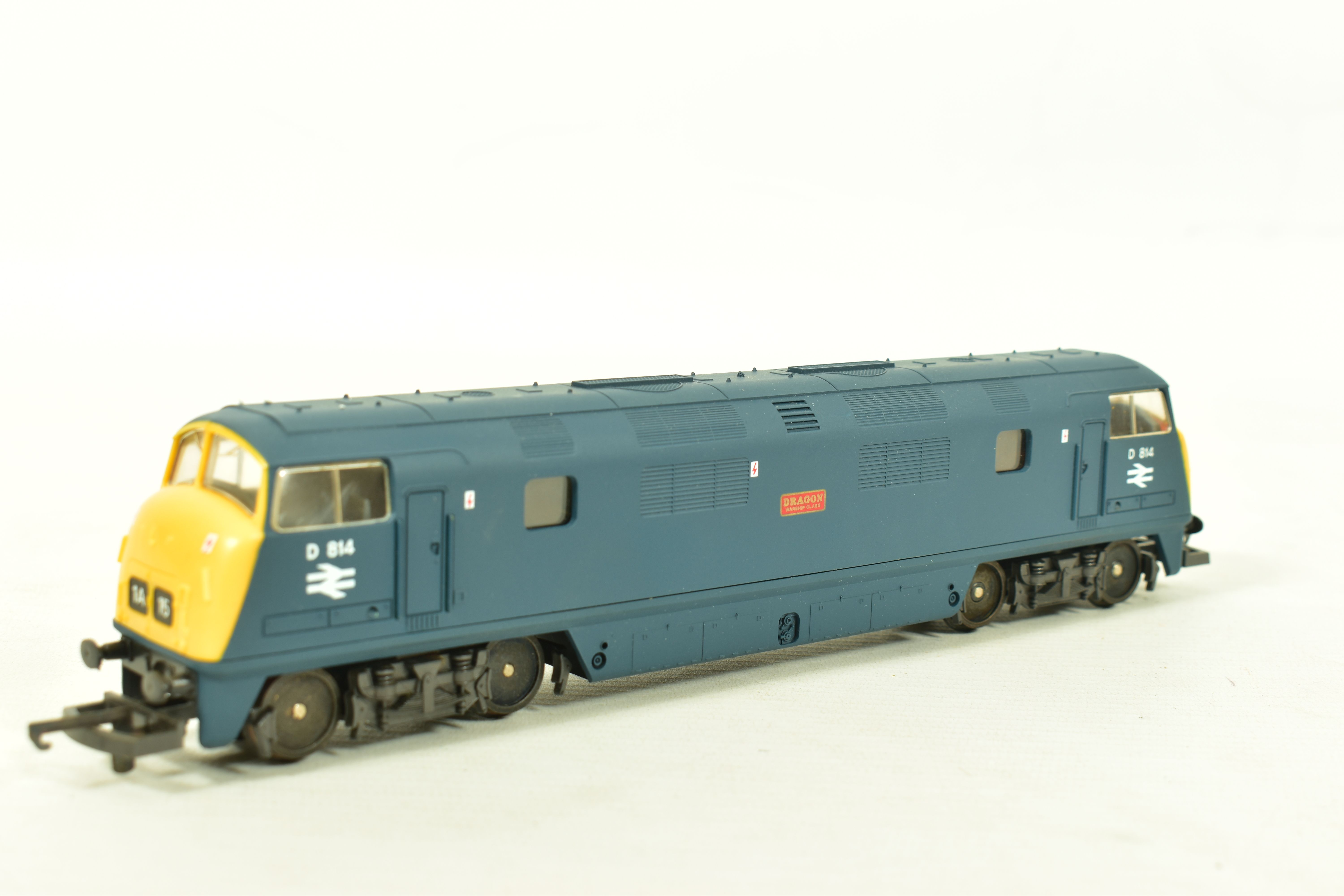 FOUR BOXED LIMA OO GAUGE LOCOMOTIVES, 2 x class 50 'Eagle' No.50 043 both in B.R. large logo blue - Image 9 of 11